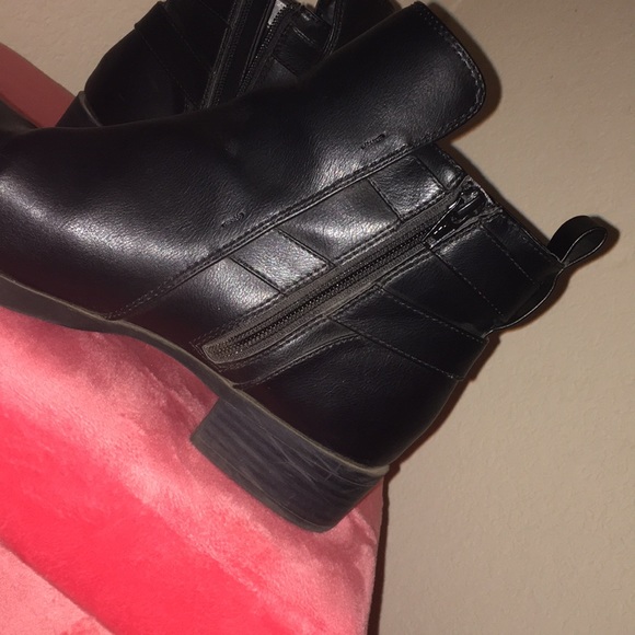 Ankle booties - Picture 2 of 8